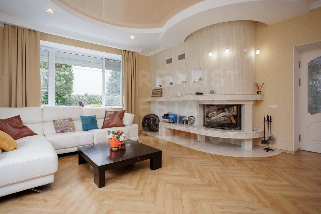 3-этажный дом, 4 комнаты, 400 м² — Изображение 3