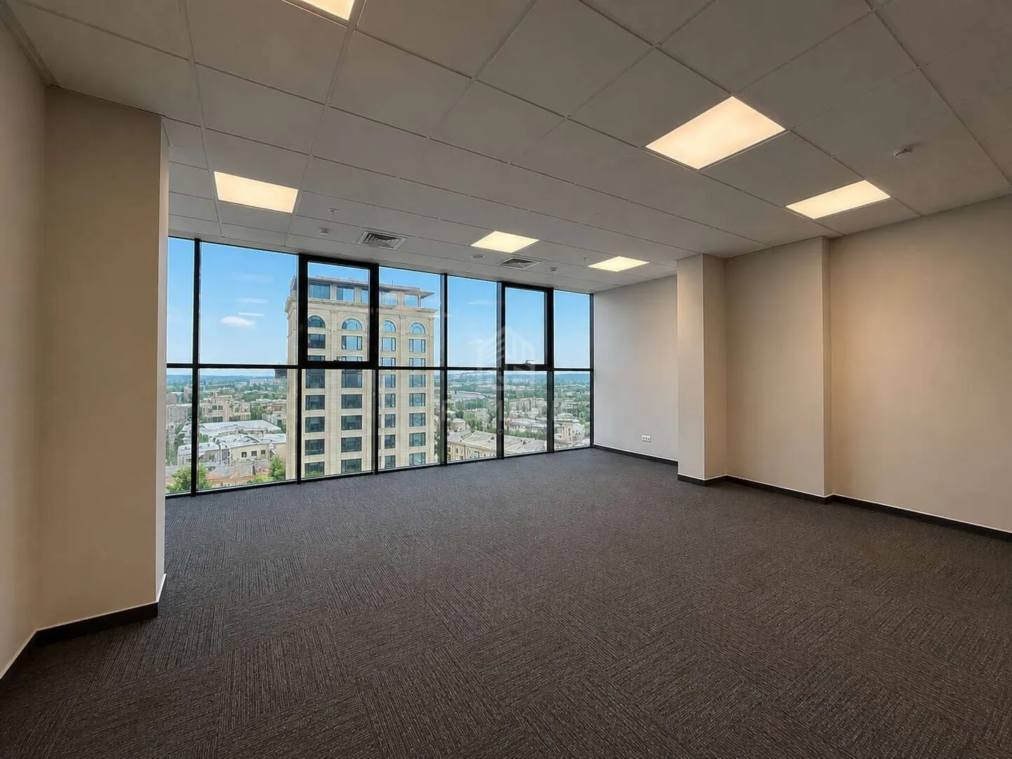 1-bedroom office, 65 m² — Image 1