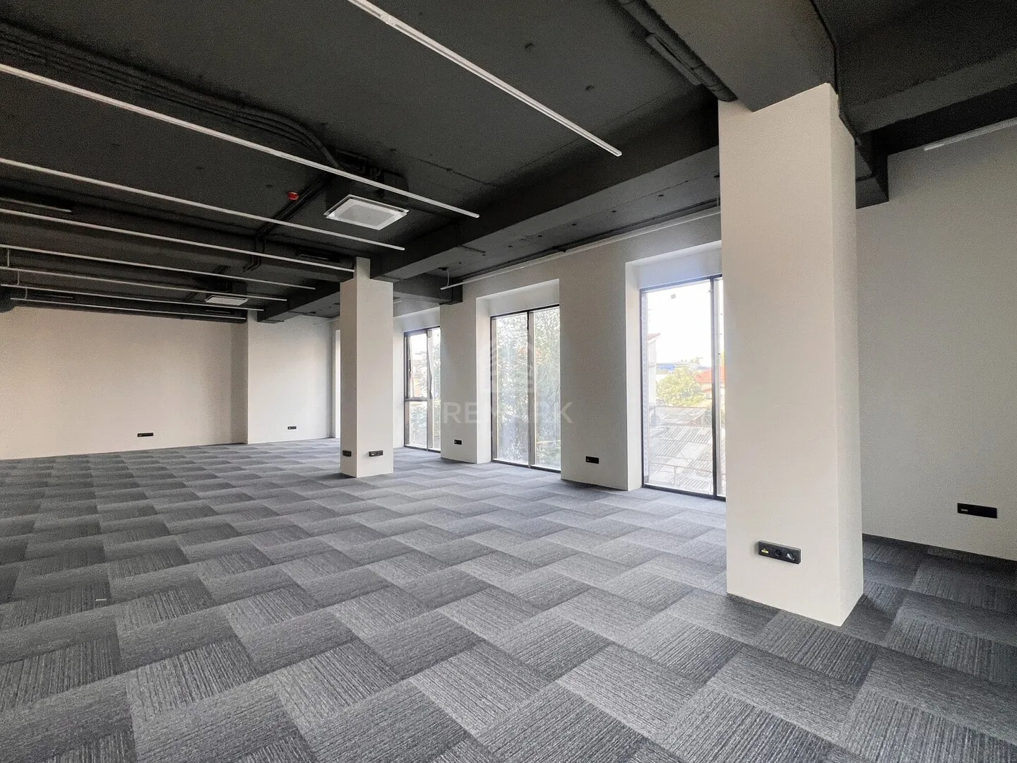 1-camere birou, 180 m² — Imagine 1