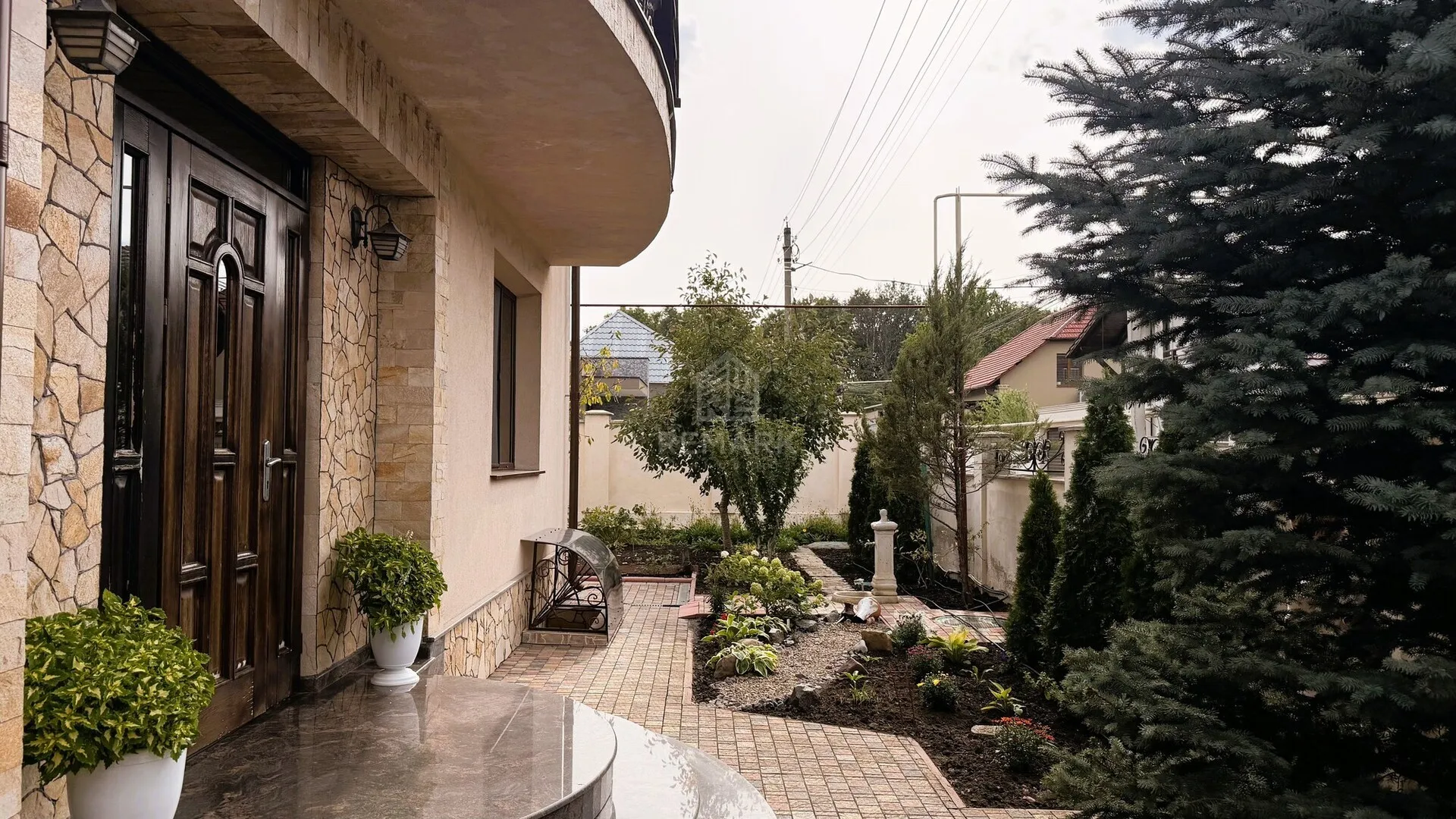 2-floor house, 4 rooms, 210 m² — Image 3