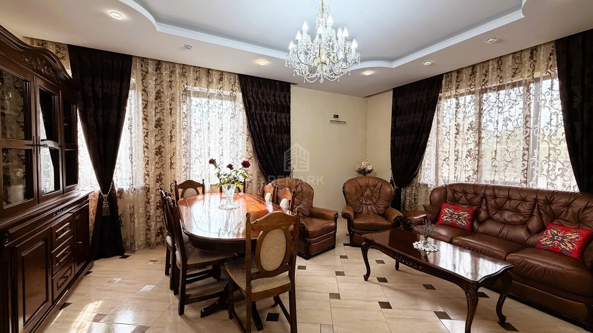 2-etaje casă, 4 camere, 210 m² — Imagine 3