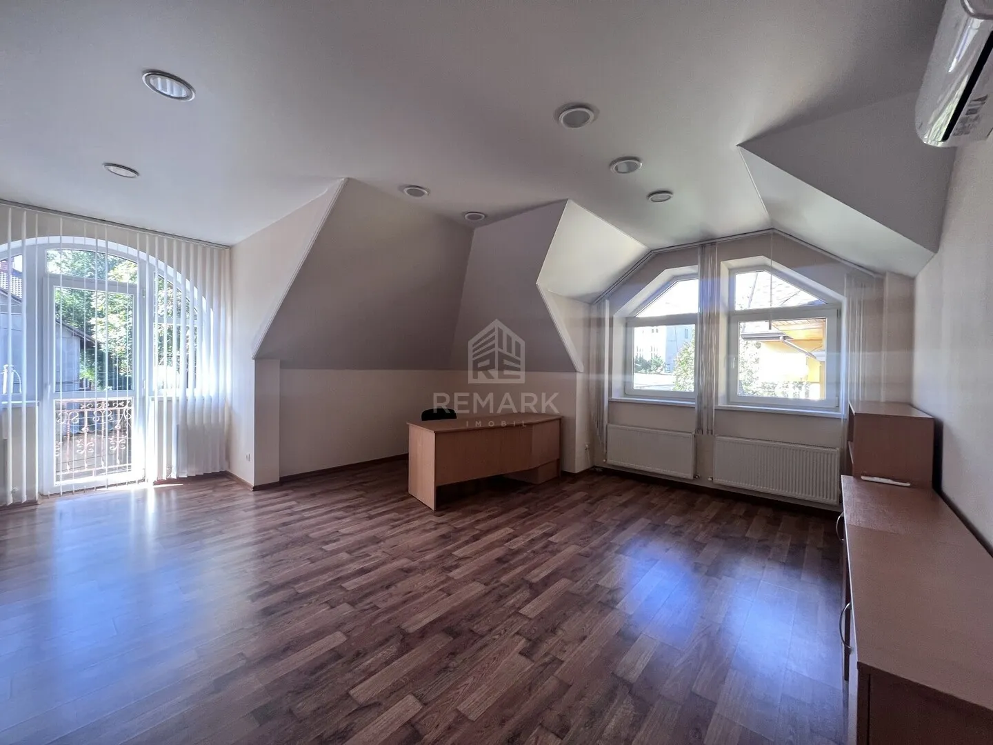 Spațiu comercial, 350 m² — Imagine 1