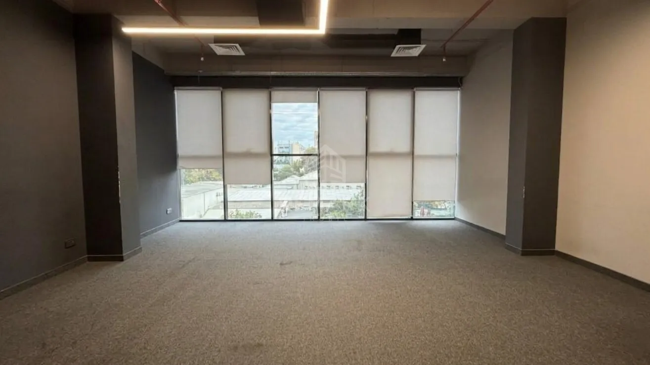 1-bedroom office, 300 m² — Image 1