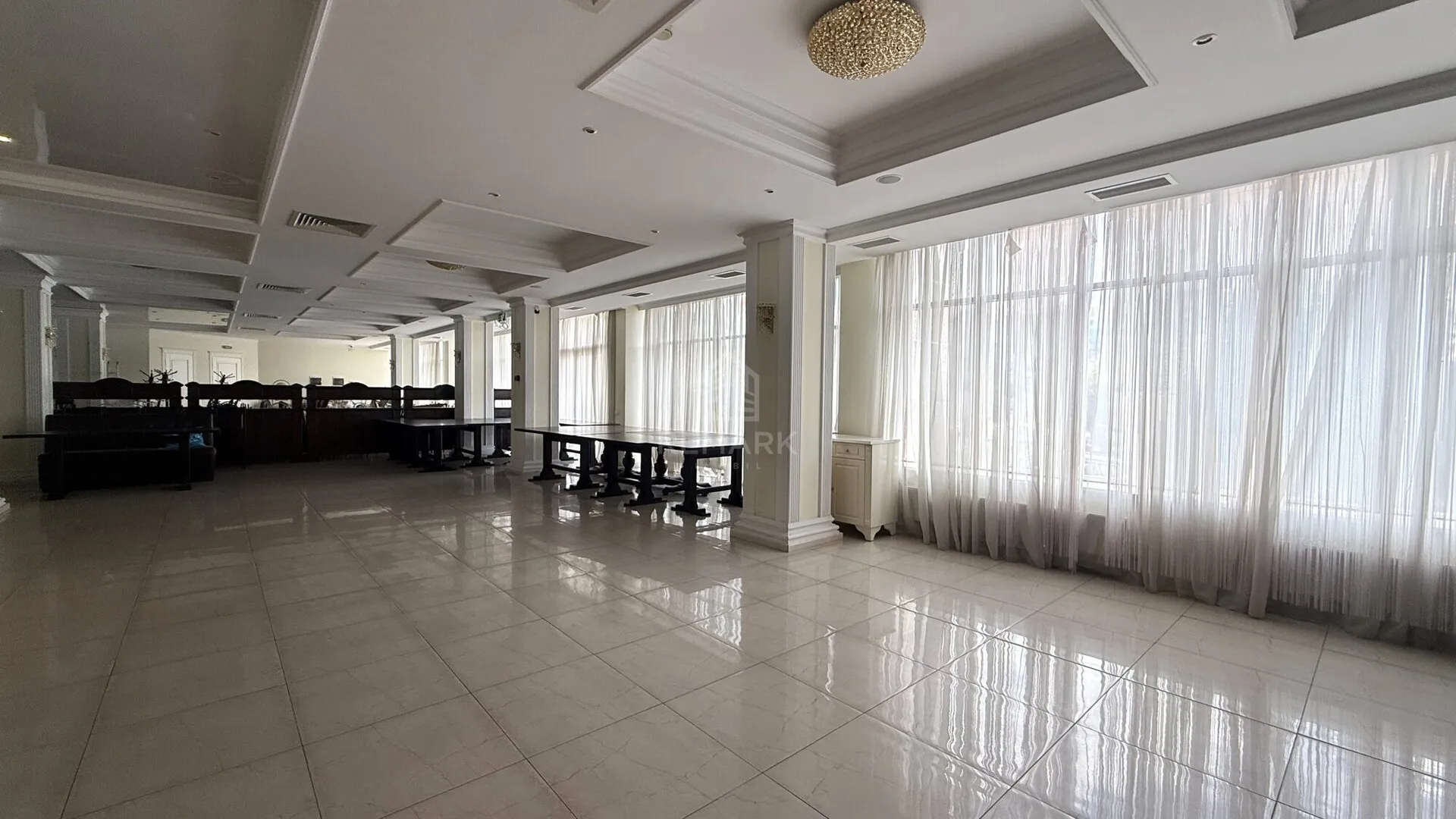 Spațiu comercial, 300 m² — Imagine 1