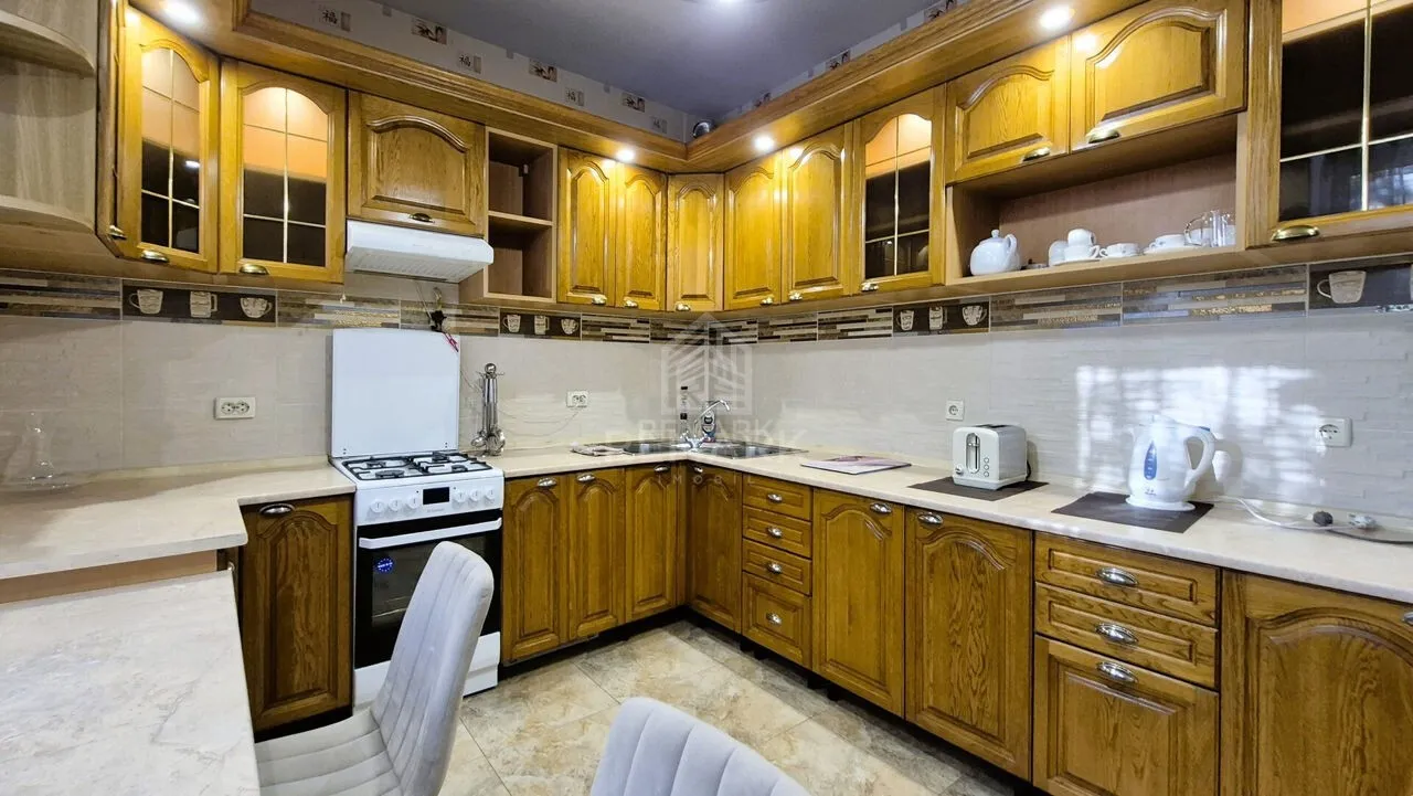 2-этажный дом, 4 комнаты, 180 м² — Изображение 2