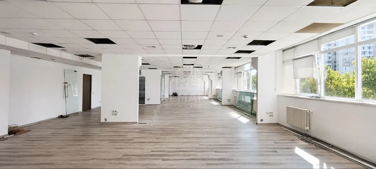 1-bedroom office, 240 m² — Image 1