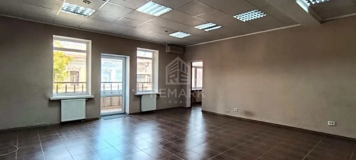 3-camere birou, 90 m² — Imagine 1