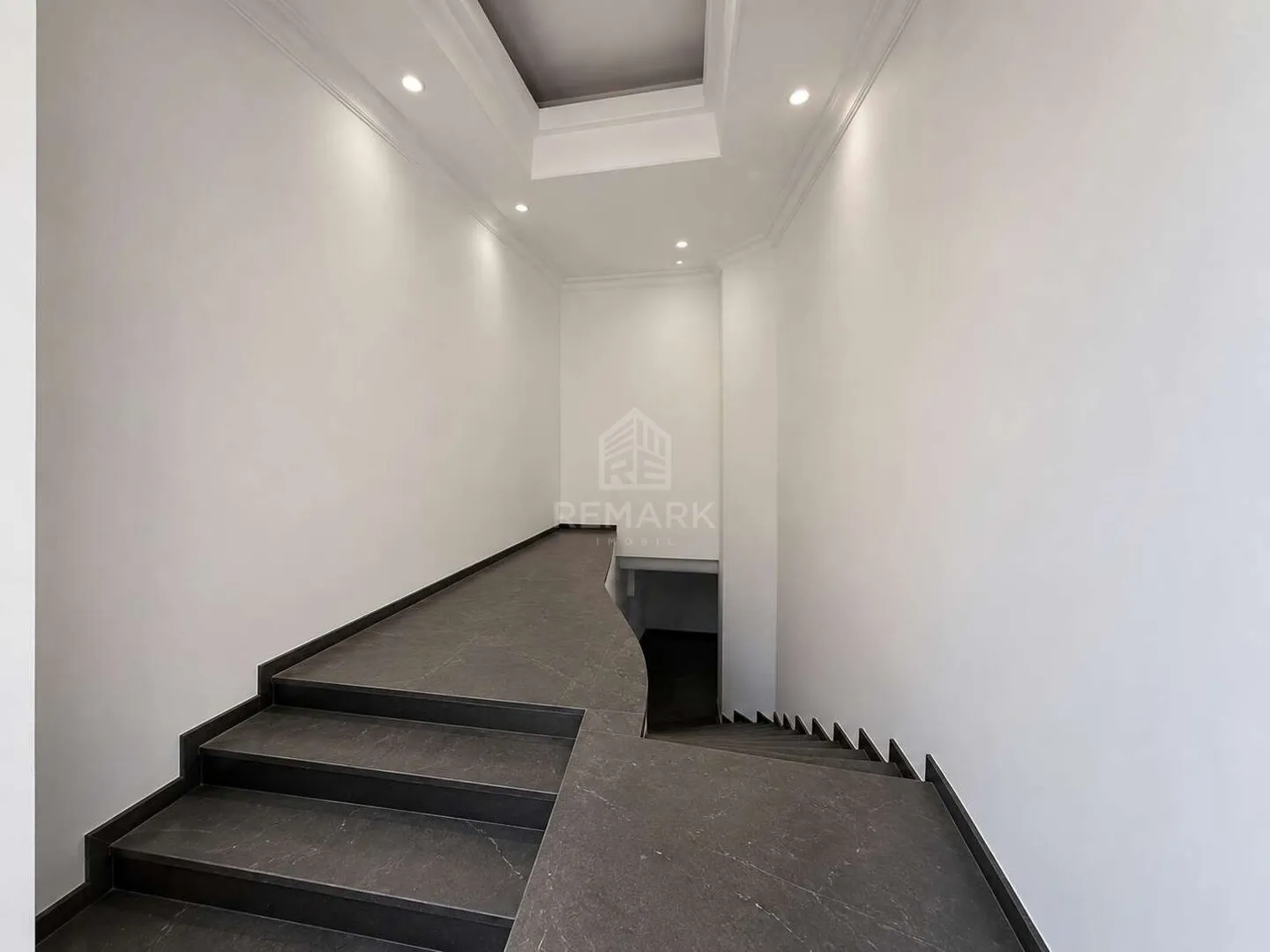 Spațiu comercial, 400 m² — Imagine 2