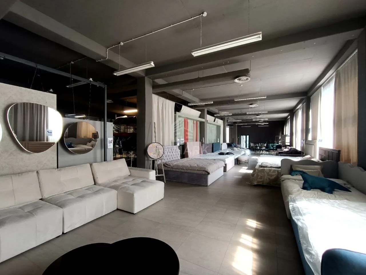 Commercial space, 550 m² — Image 1