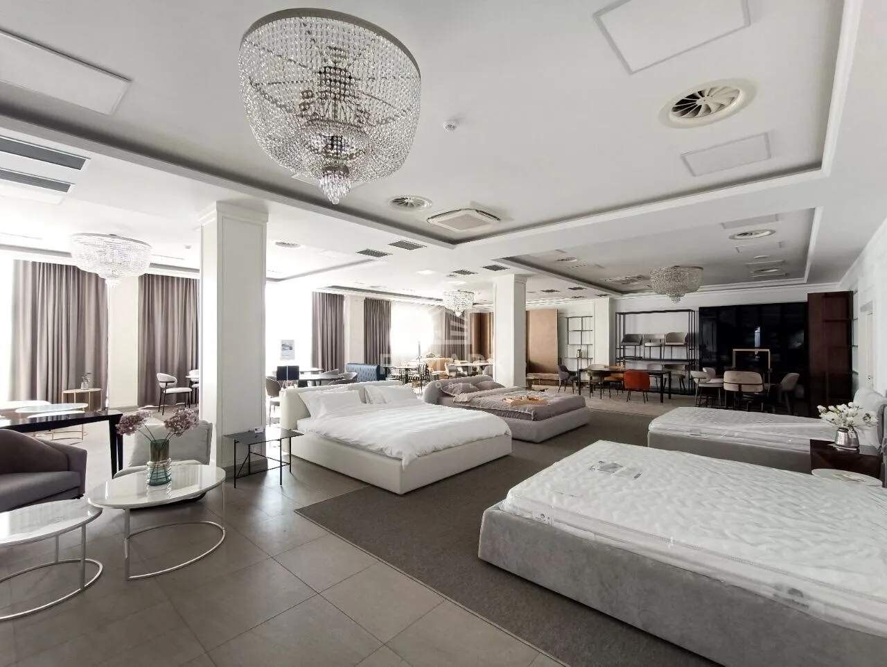 Коммерческое помещение, 2 375 м² — Изображение 1