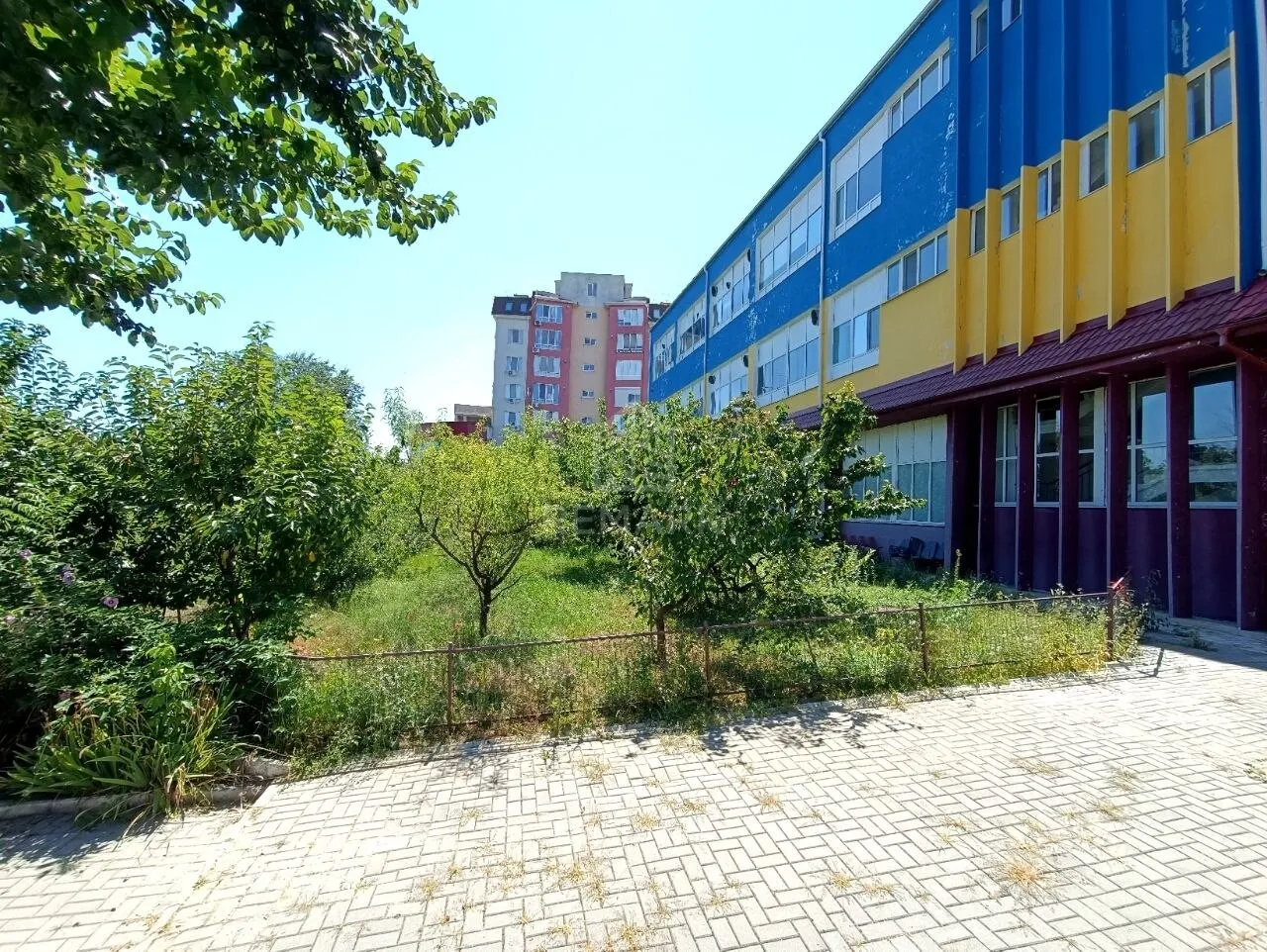 Spațiu comercial, 3 000 m² — Imagine 2