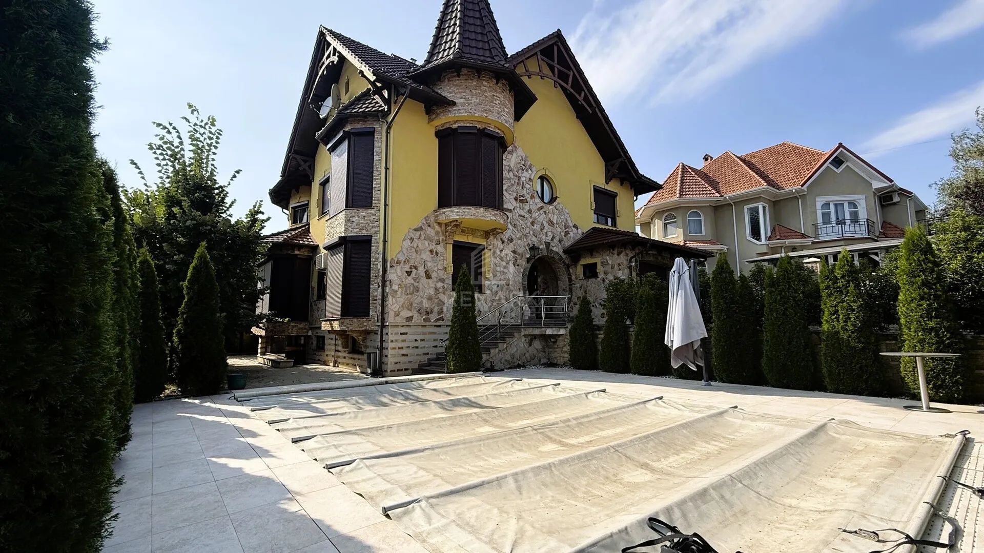 3-floor house, 3 rooms, 500 m² — Image 1