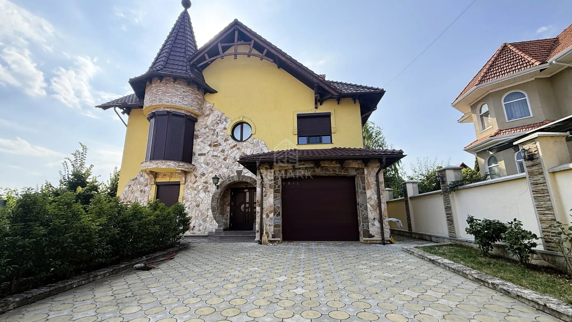 3-etaje casă, 3 camere, 500 m² — Imagine 1