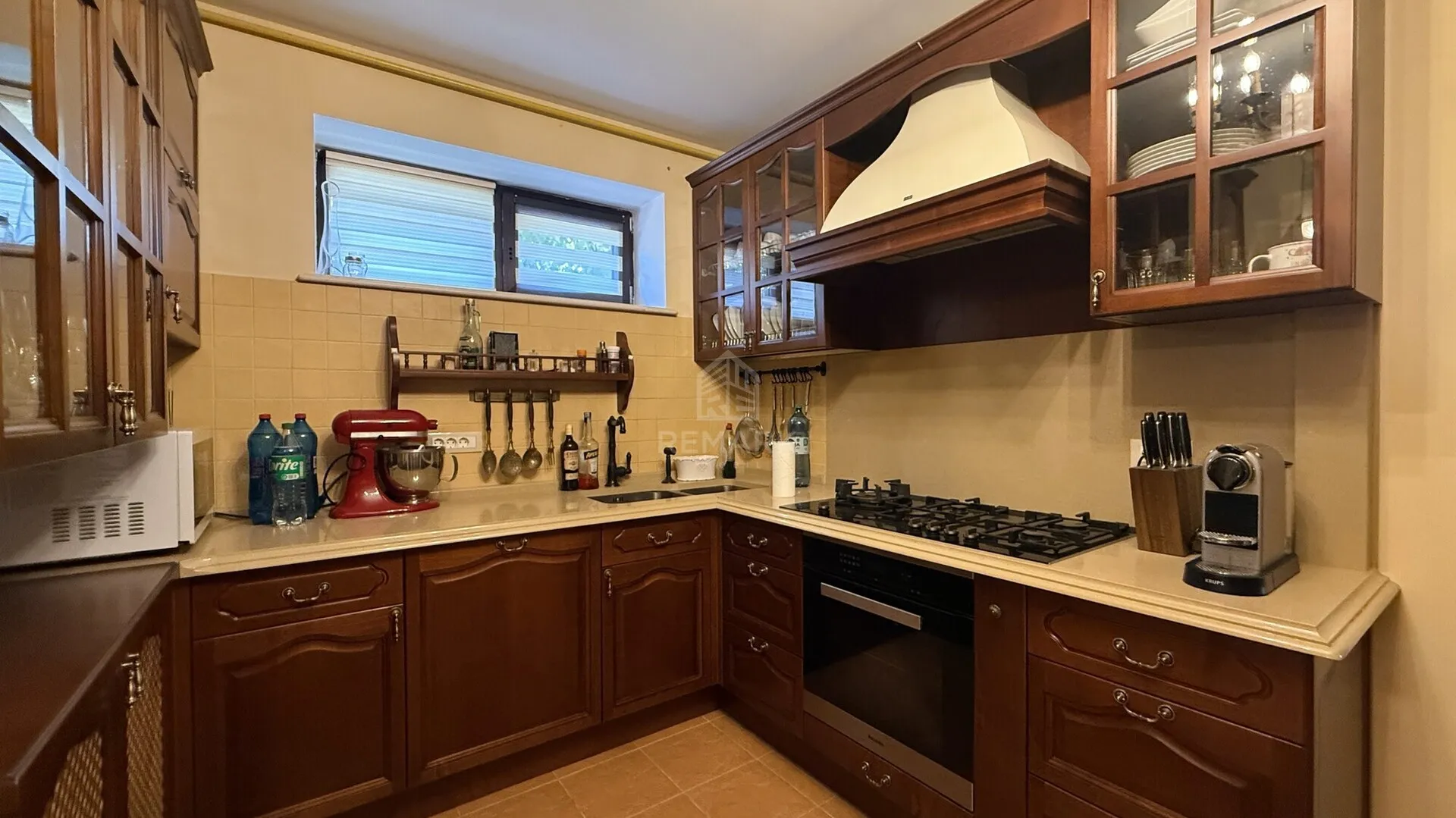 3-etaje casă, 3 camere, 500 m² — Imagine 2