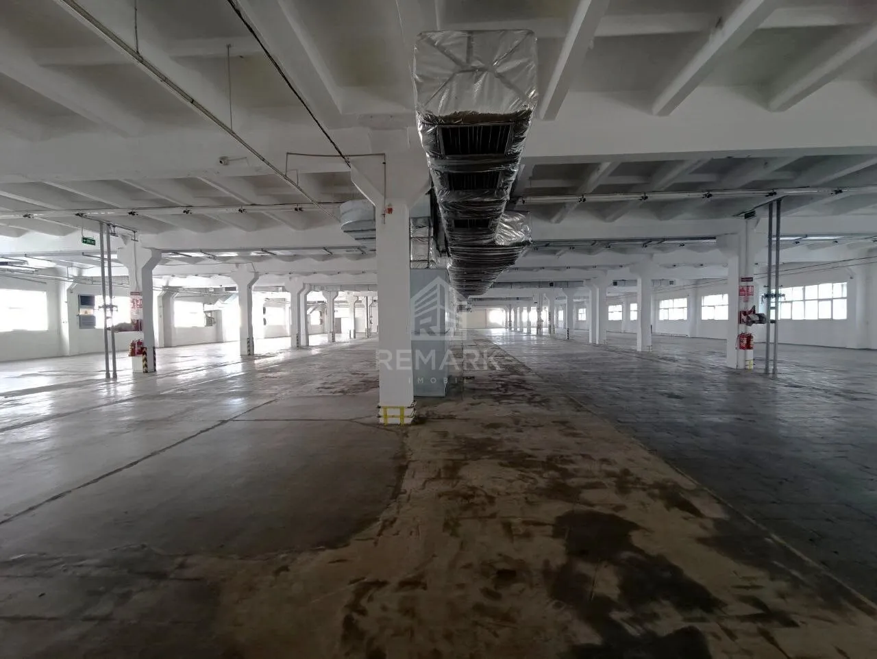Spațiu comercial, 3 100 m² — Imagine 1