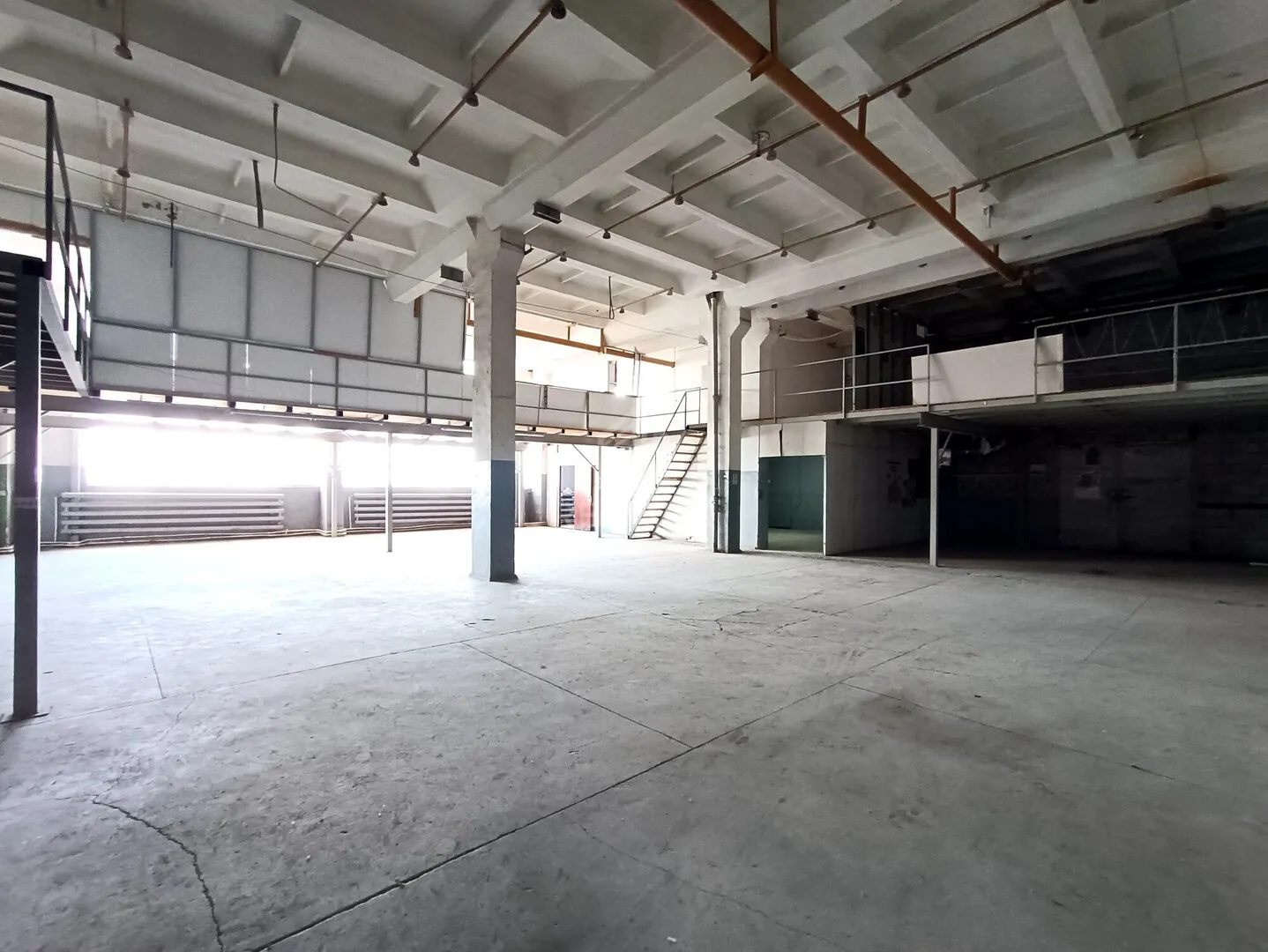Spațiu comercial, 1 000 m² — Imagine 2