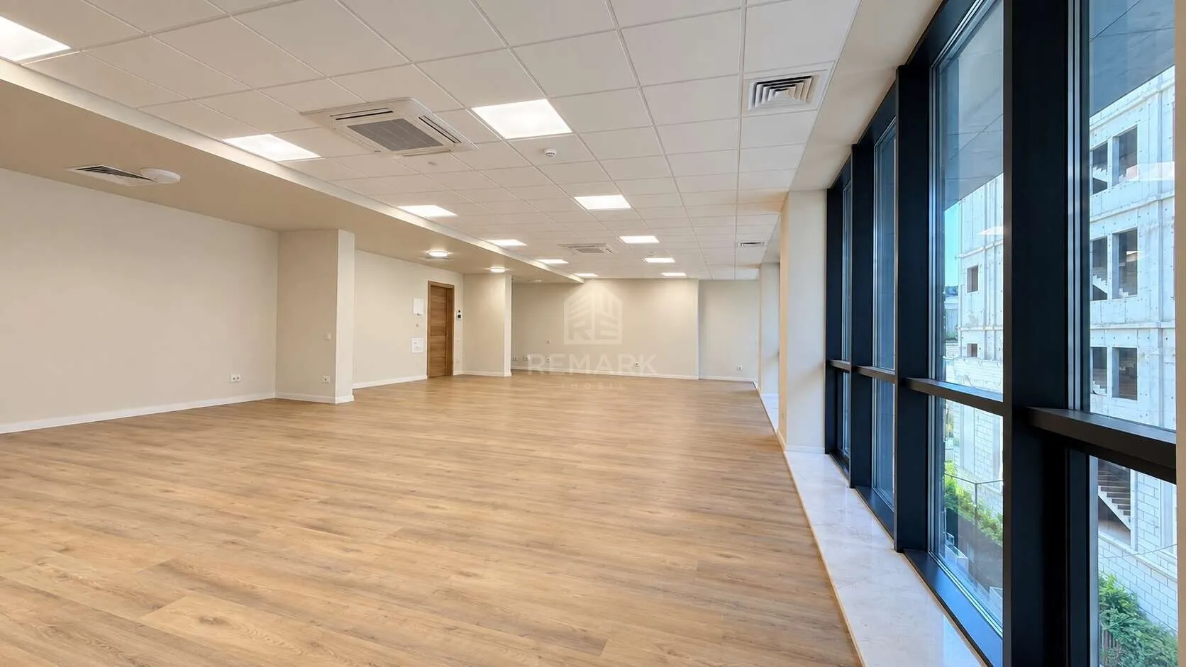 1-camere birou, 134 m² — Imagine 1