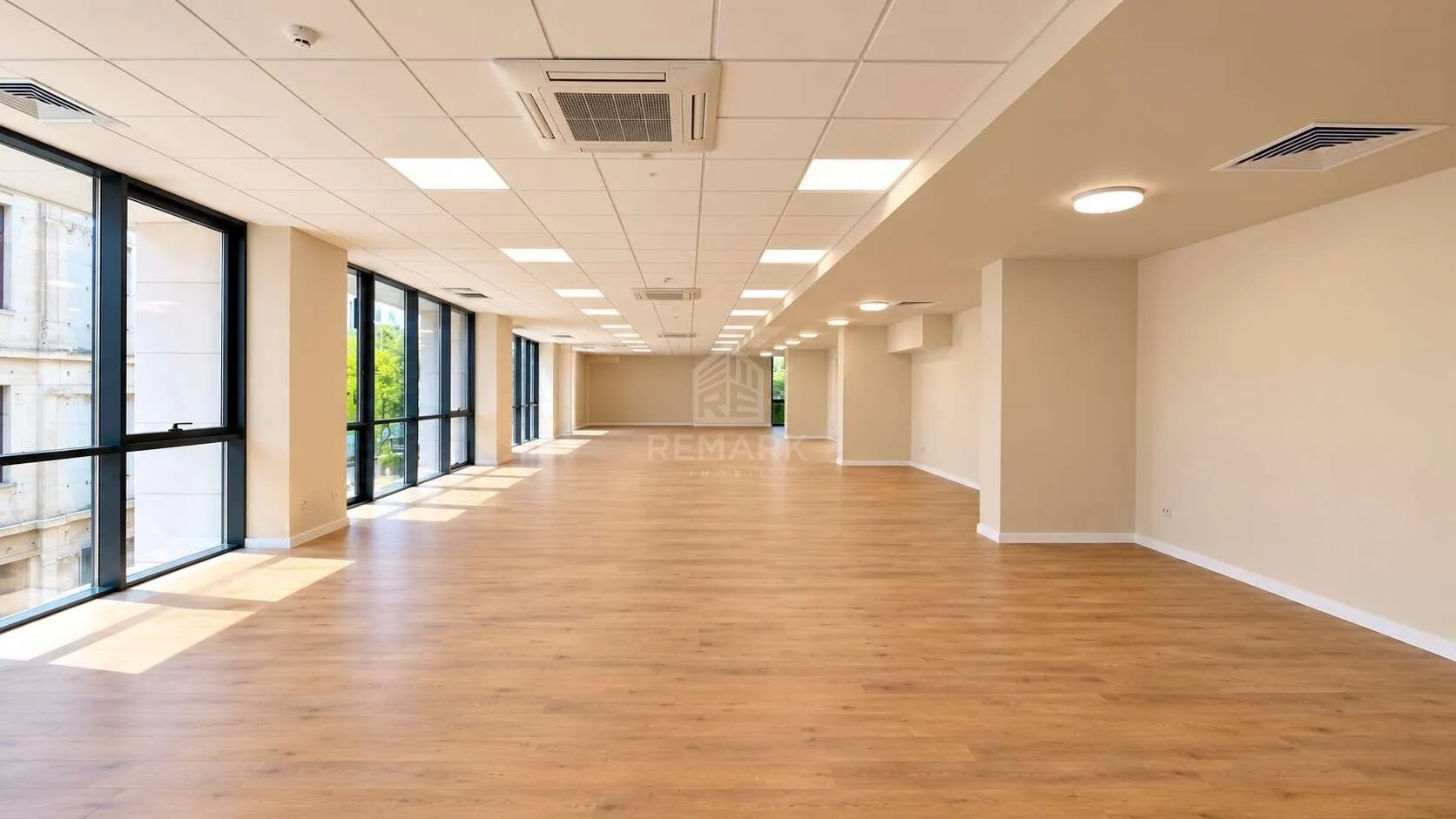 1-camere birou, 130 m² — Imagine 1