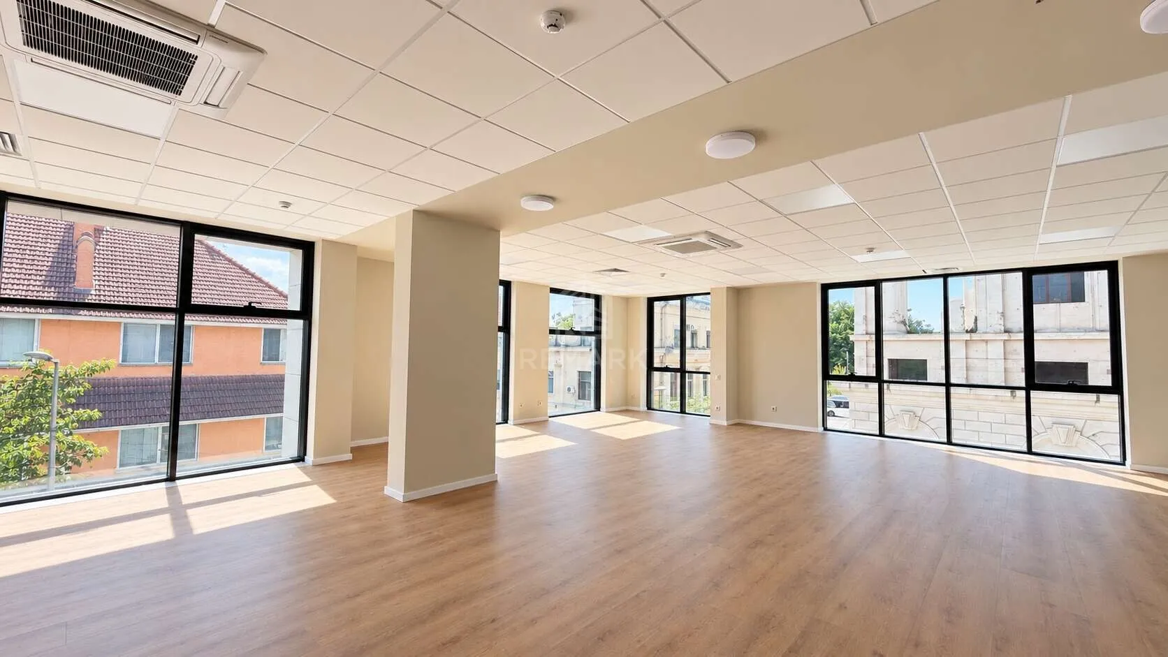 1-camere birou, 97 m² — Imagine 1