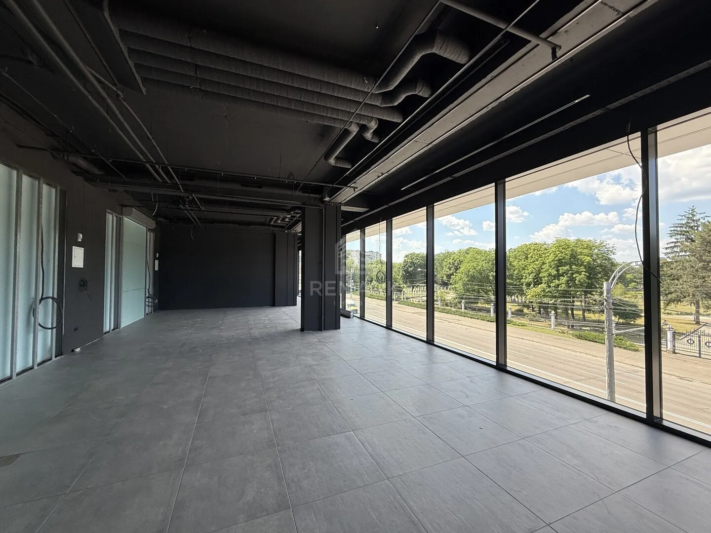 1-camere birou, 180 m² — Imagine 1