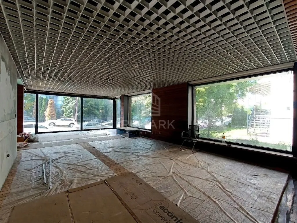 Spațiu comercial, 270 m² — Imagine 1