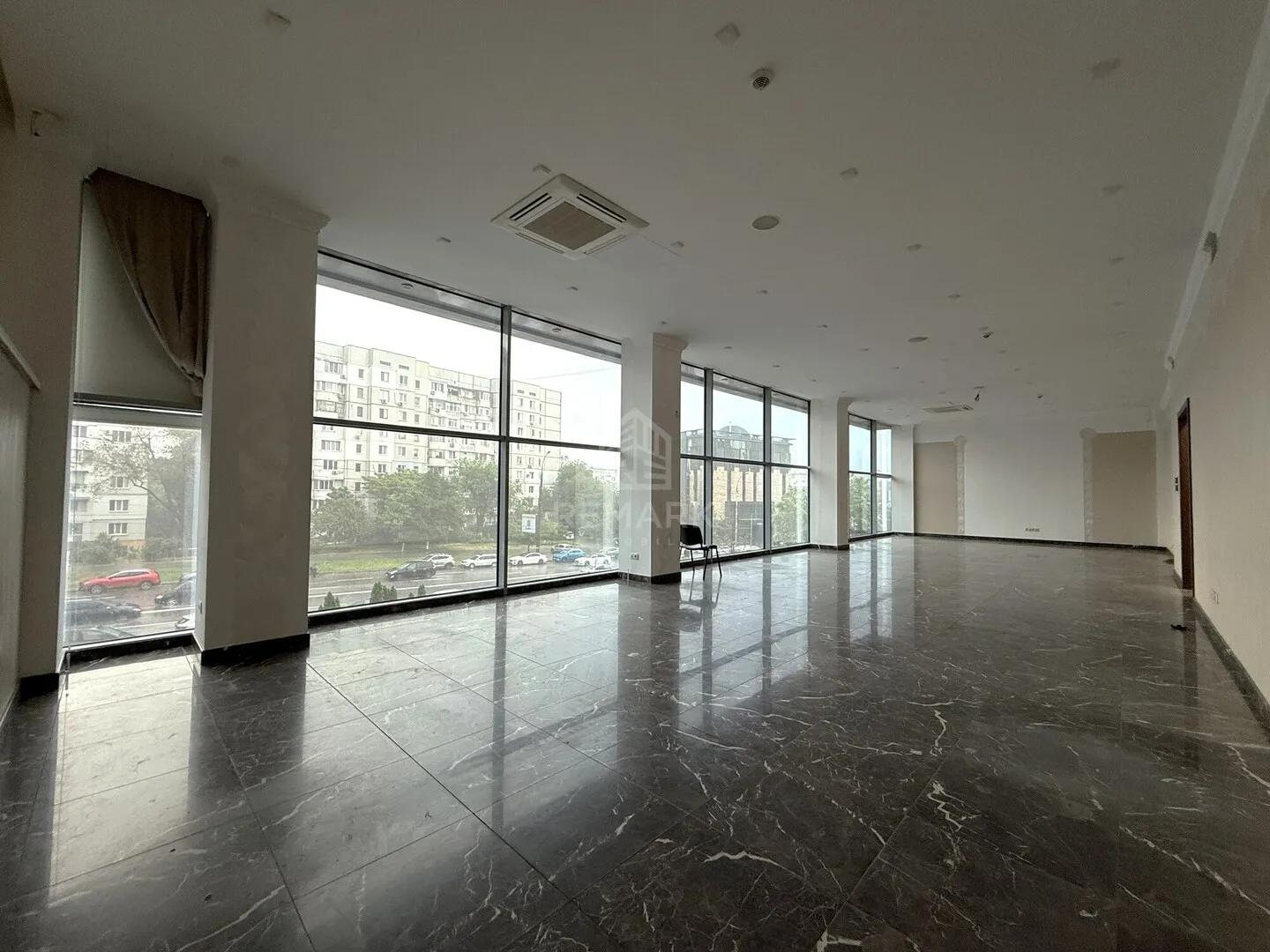 1-bedroom office, 150 m² — Image 1