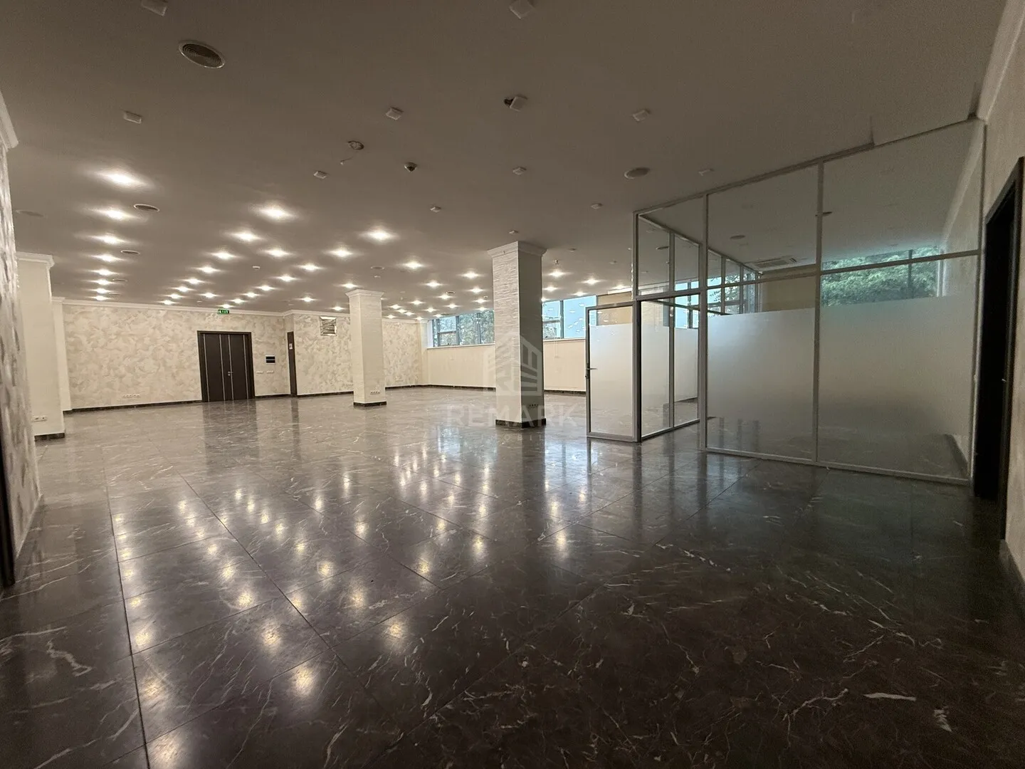 1-camere birou, 586 m² — Imagine 1