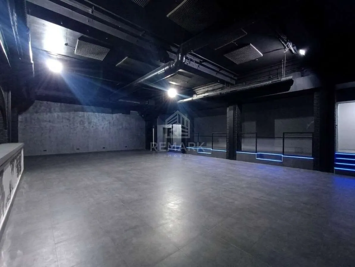 Commercial space, 730 m² — Image 1