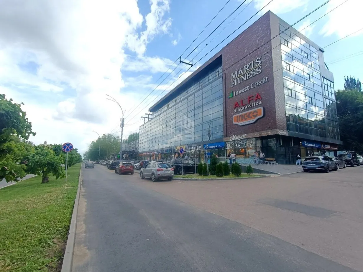 Spațiu comercial, 733 m² — Imagine 1