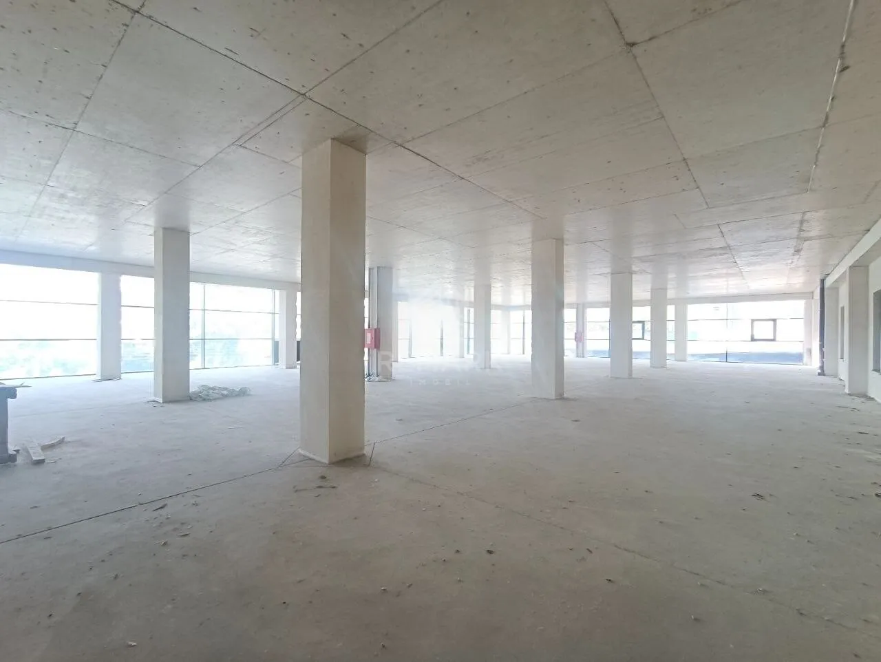 Spațiu comercial, 733 m² — Imagine 2