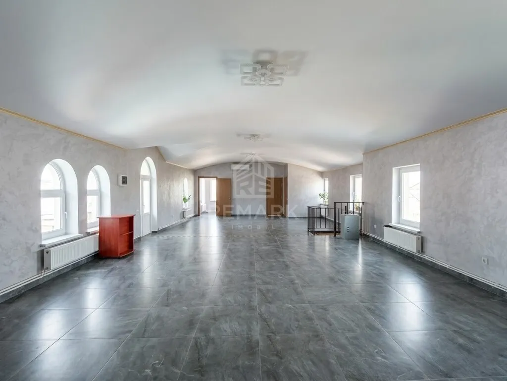 1-bedroom office, 240 m² — Image 2