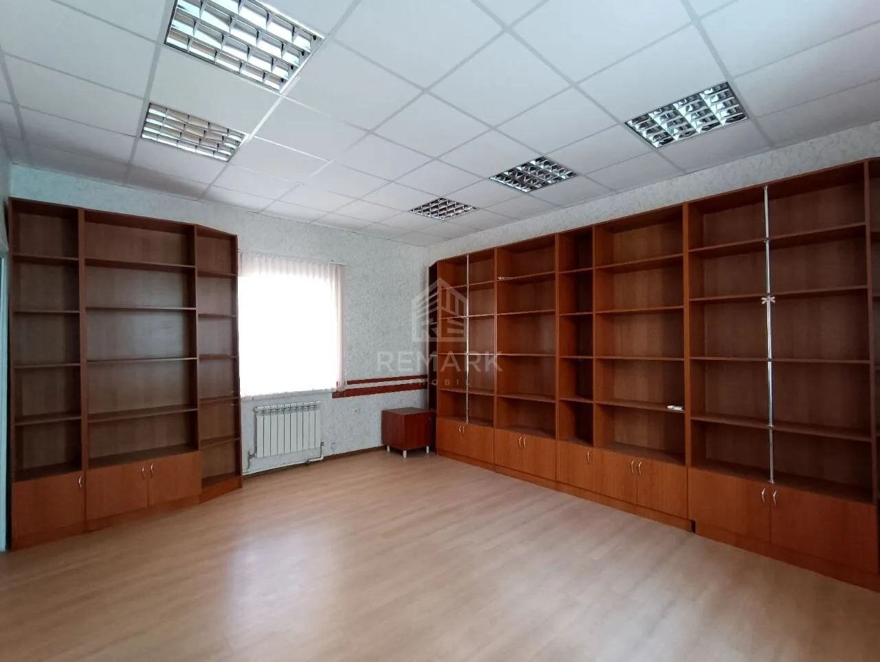 1-bedroom office, 240 m² — Image 1