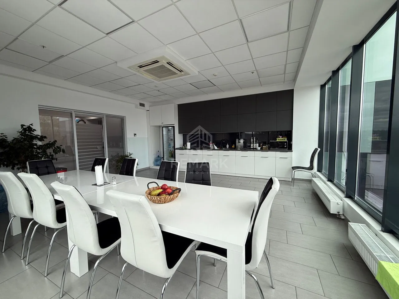 Spațiu comercial, 300 m² — Imagine 2