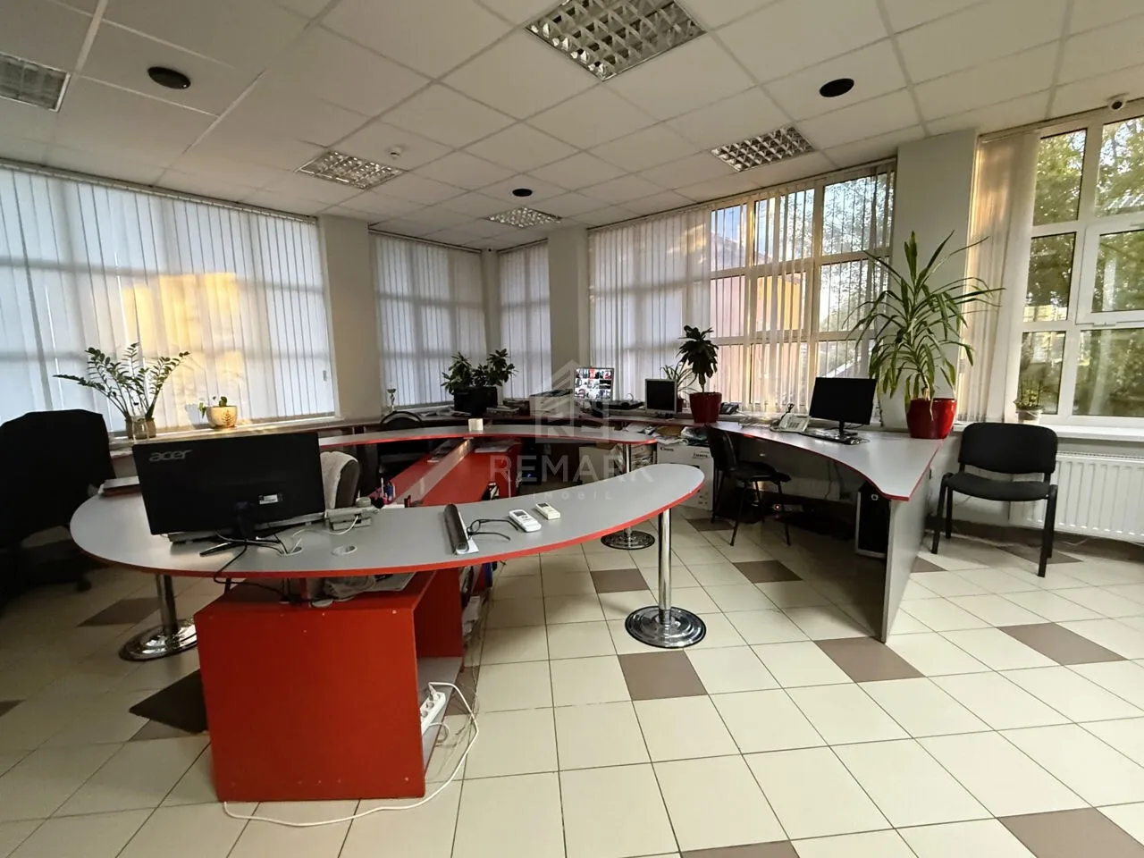 Spațiu comercial, 302 m² — Imagine 2