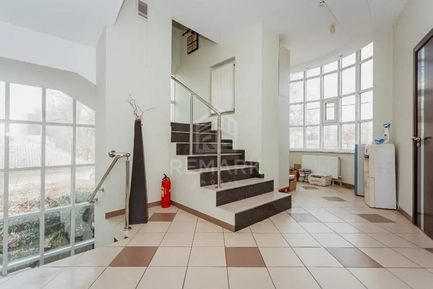 Spațiu comercial, 302 m² — Imagine 3
