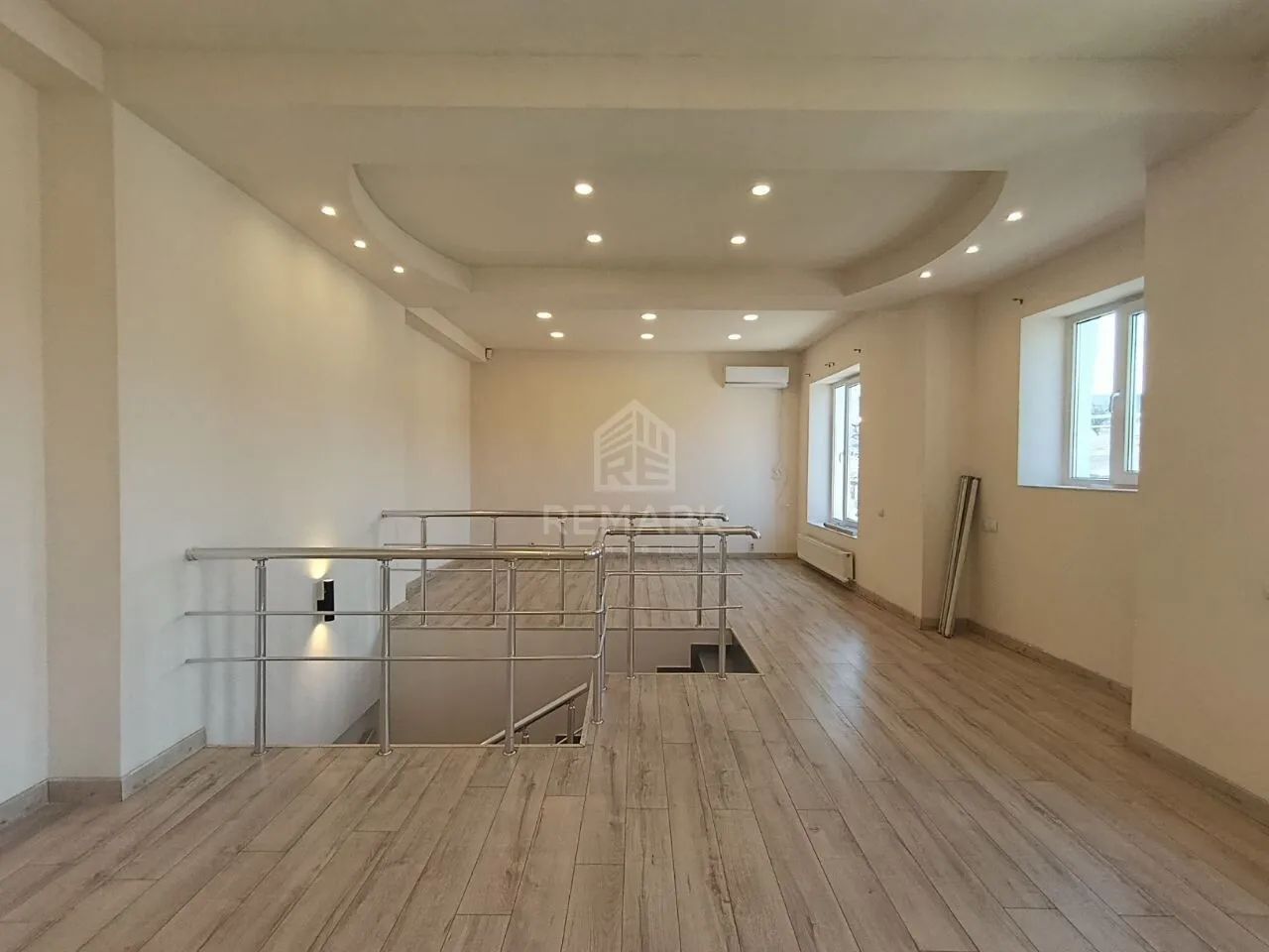 Spațiu comercial, 60 m² — Imagine 2