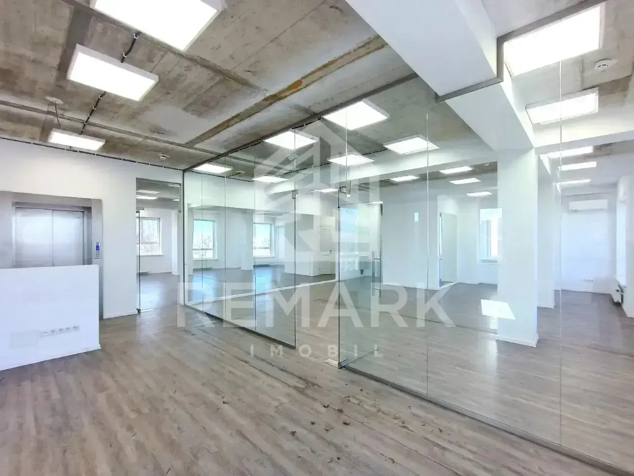 1-camere birou, 180 m² — Imagine 1