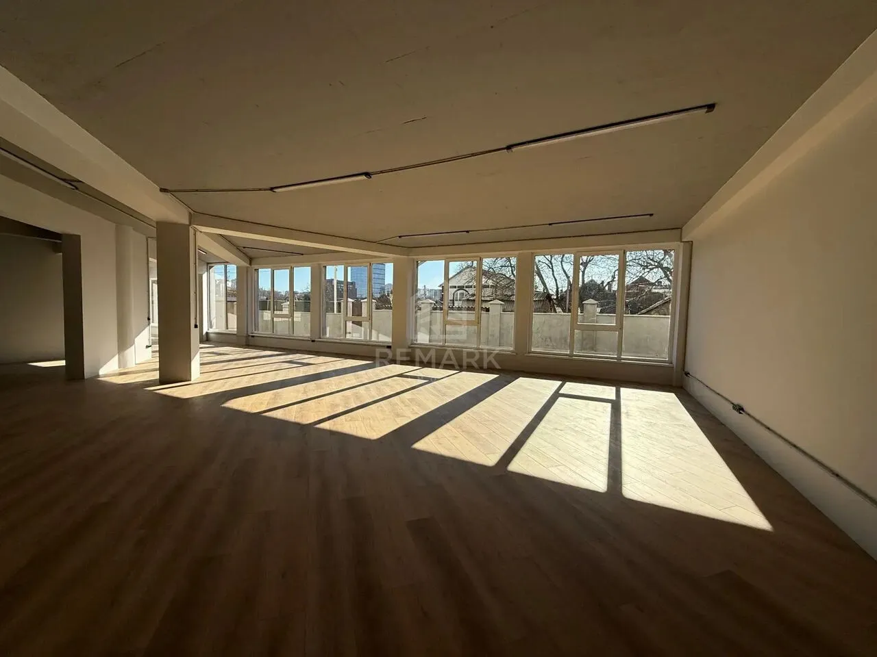 Spațiu comercial, 572 m² — Imagine 2