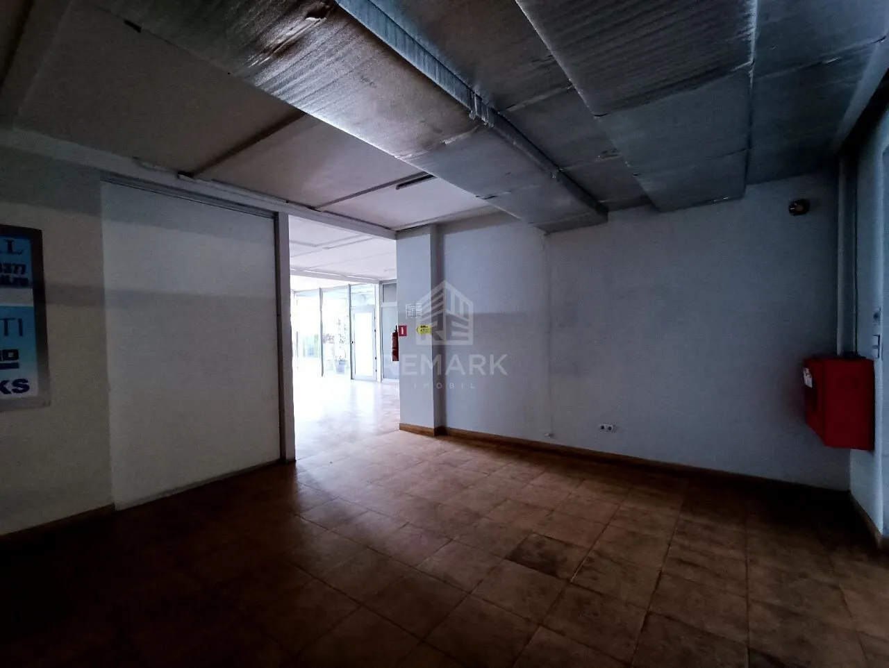 Spațiu comercial, 1 000 m² — Imagine 1