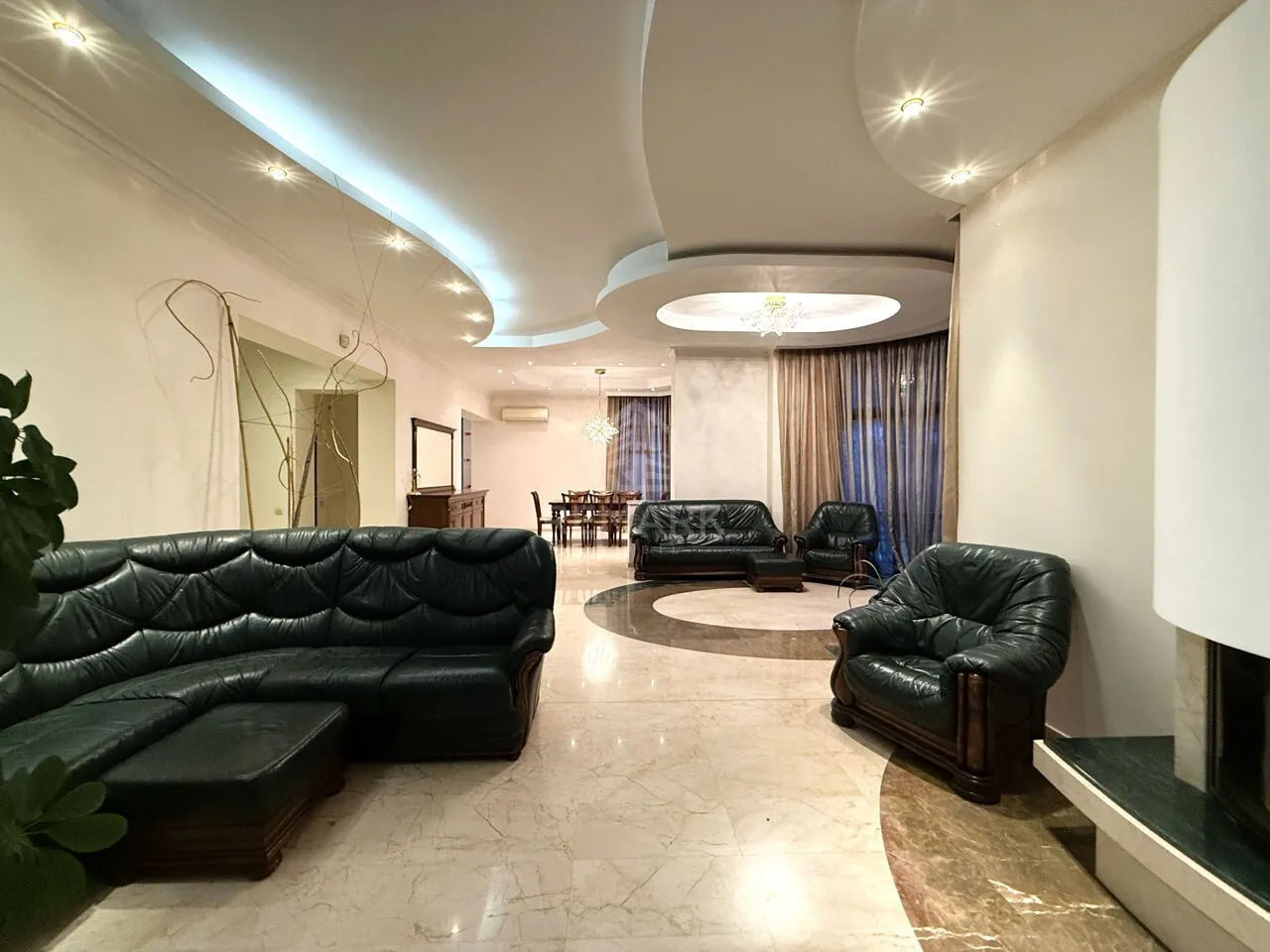 3-etaje casă, 6 camere, 400 m² — Imagine 4
