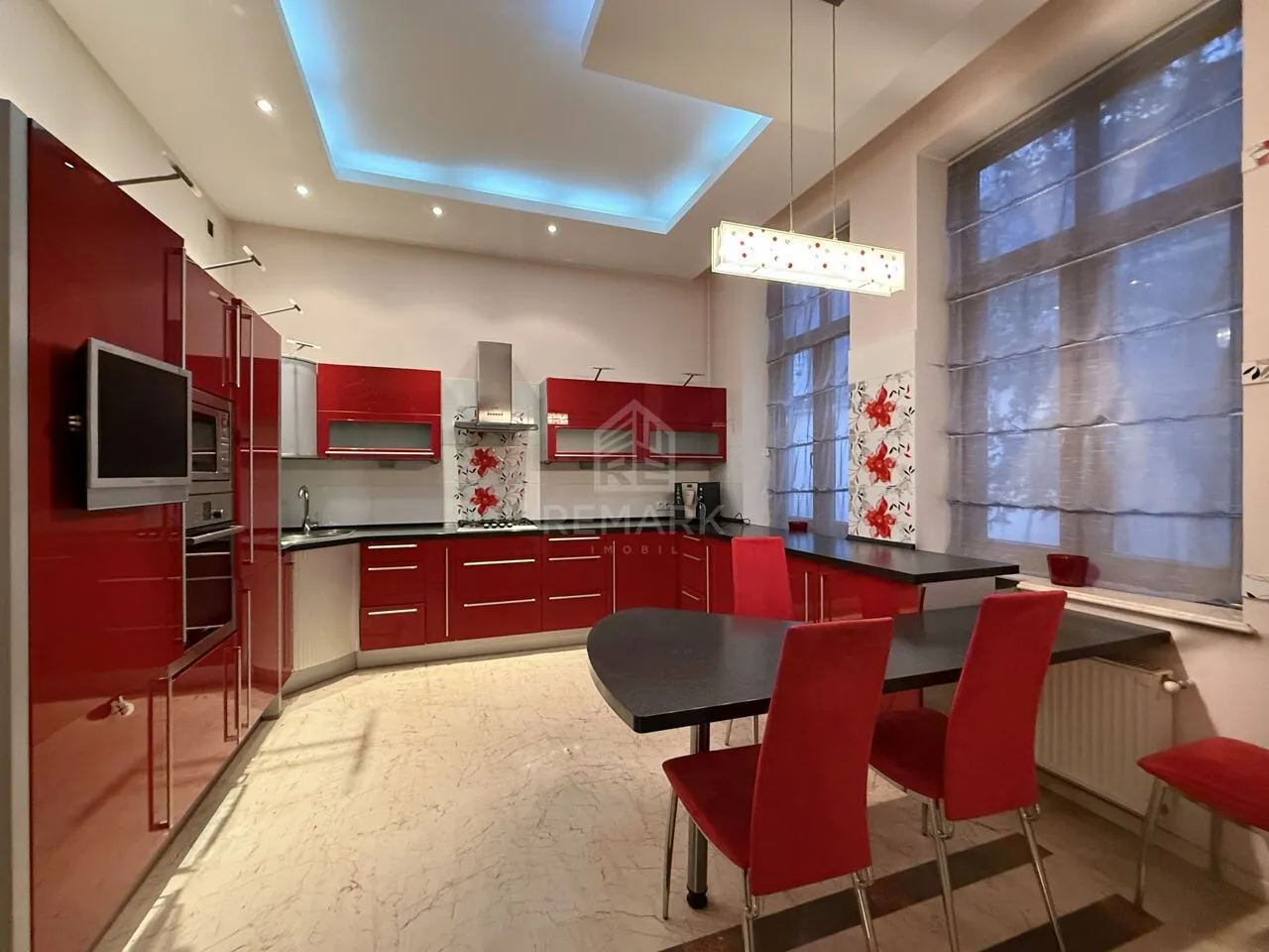 3-этажный дом, 6 комнат, 400 м² — Изображение 2