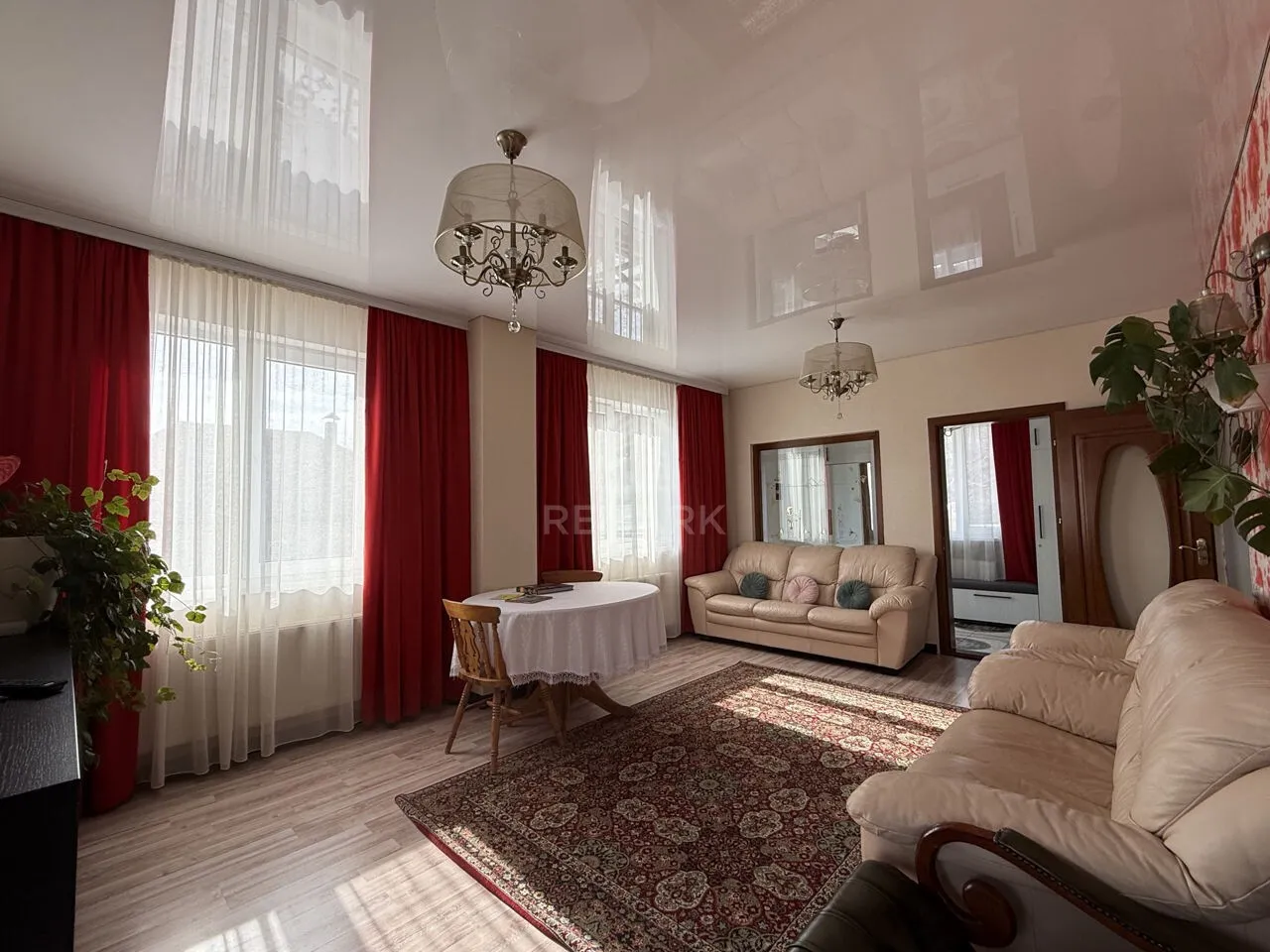 2-etaje casă, 4 camere, 190 m² — Imagine 2