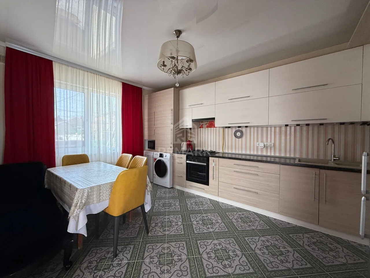 2-etaje casă, 4 camere, 190 m² — Imagine 2