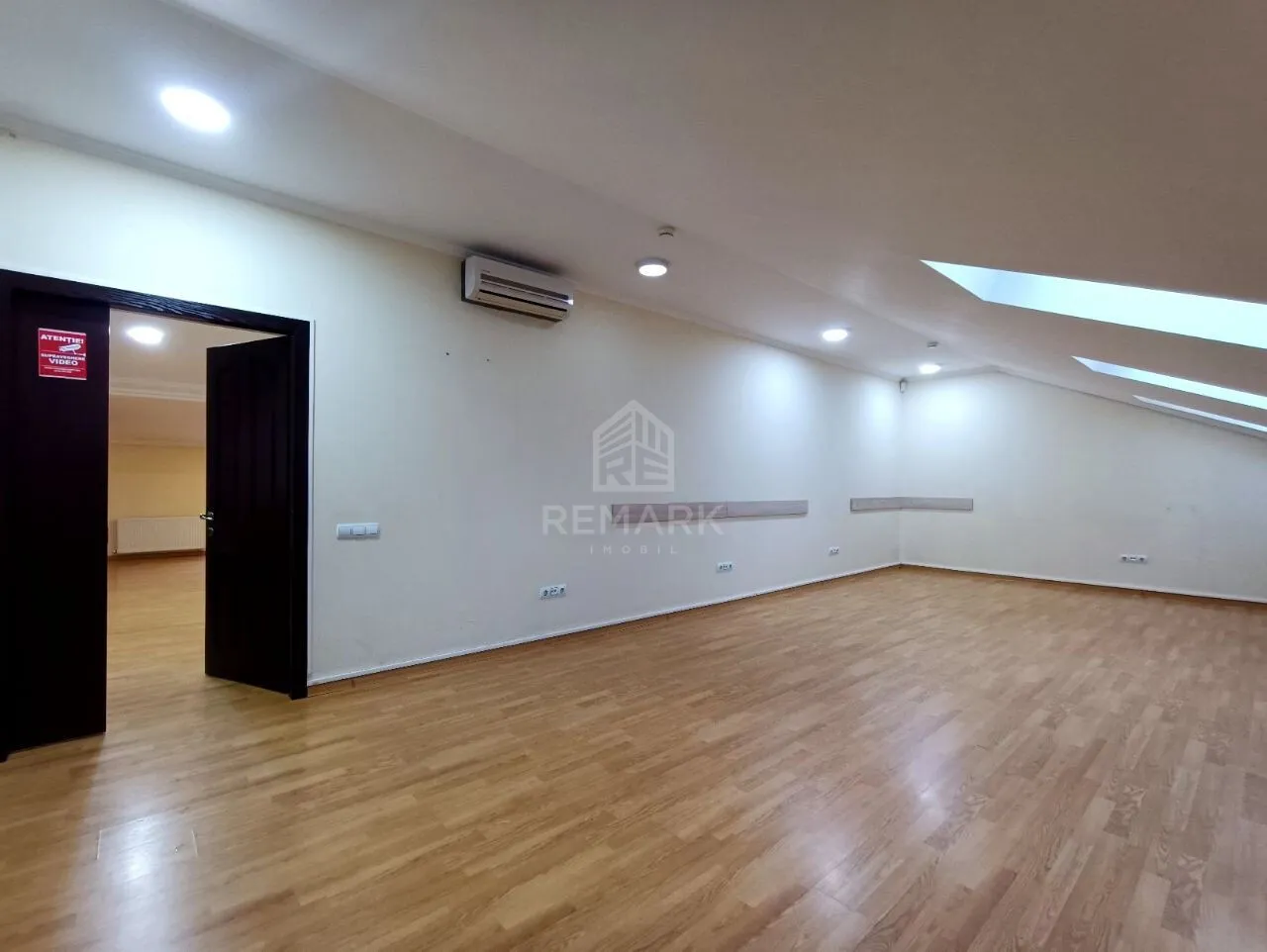 1-bedroom office, 100 m² — Image 1
