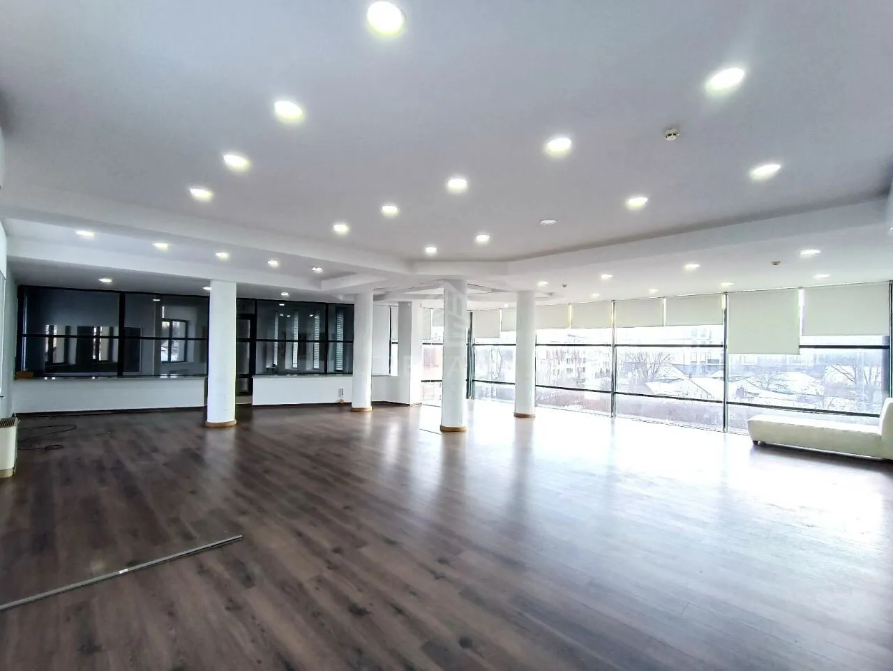 1-camere birou, 140 m² — Imagine 3