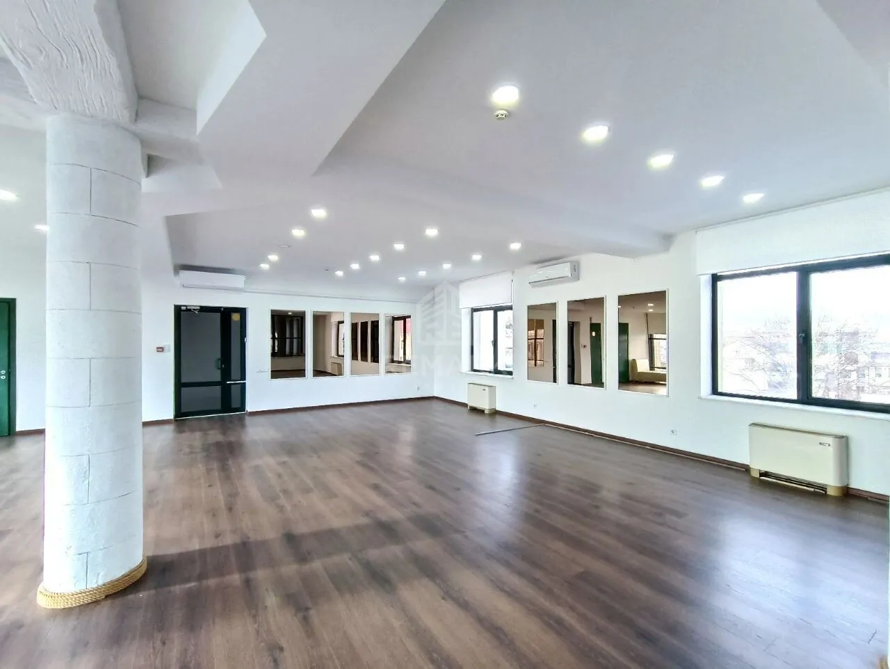 1-camere birou, 140 m² — Imagine 1