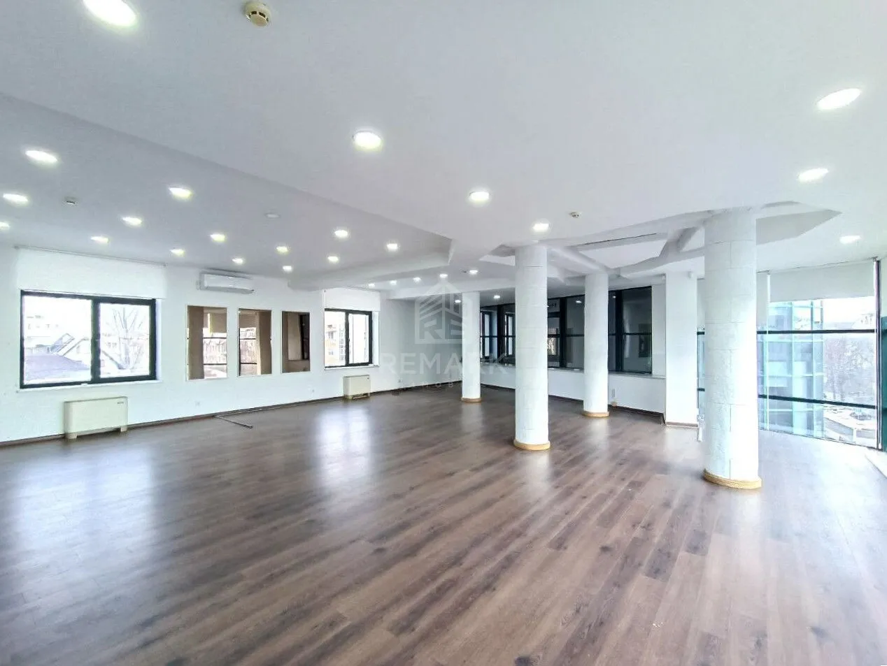 1-camere birou, 140 m² — Imagine 4