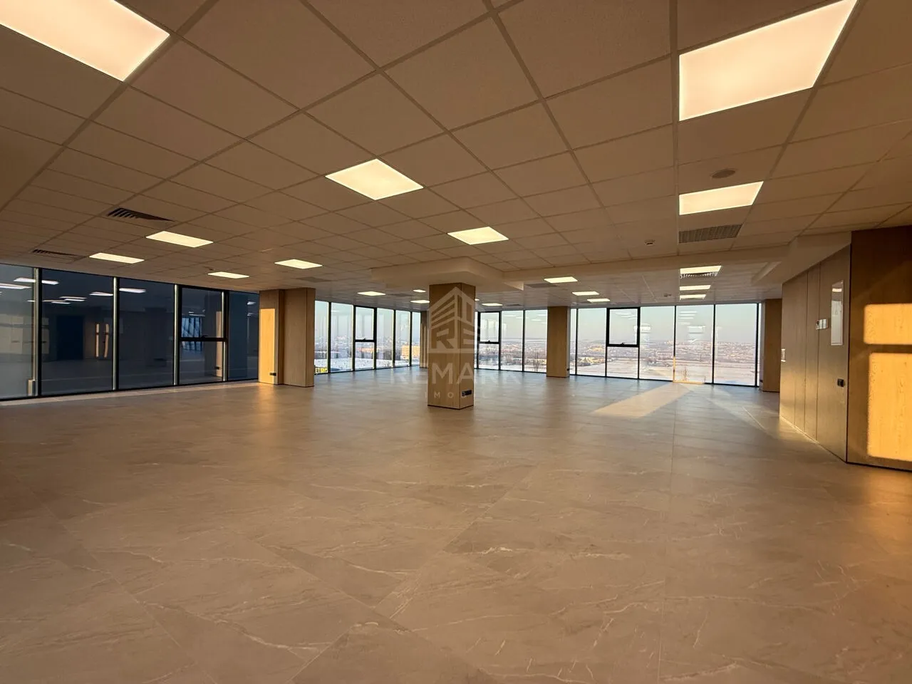 1-bedroom office, 360 m² — Image 1
