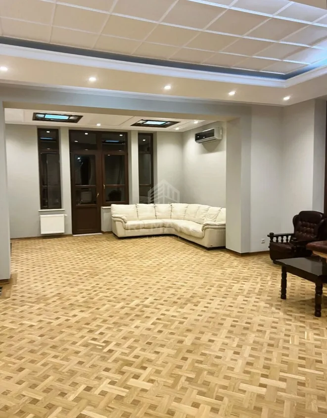 3-floor house, 4 rooms, 400 m² — Image 3