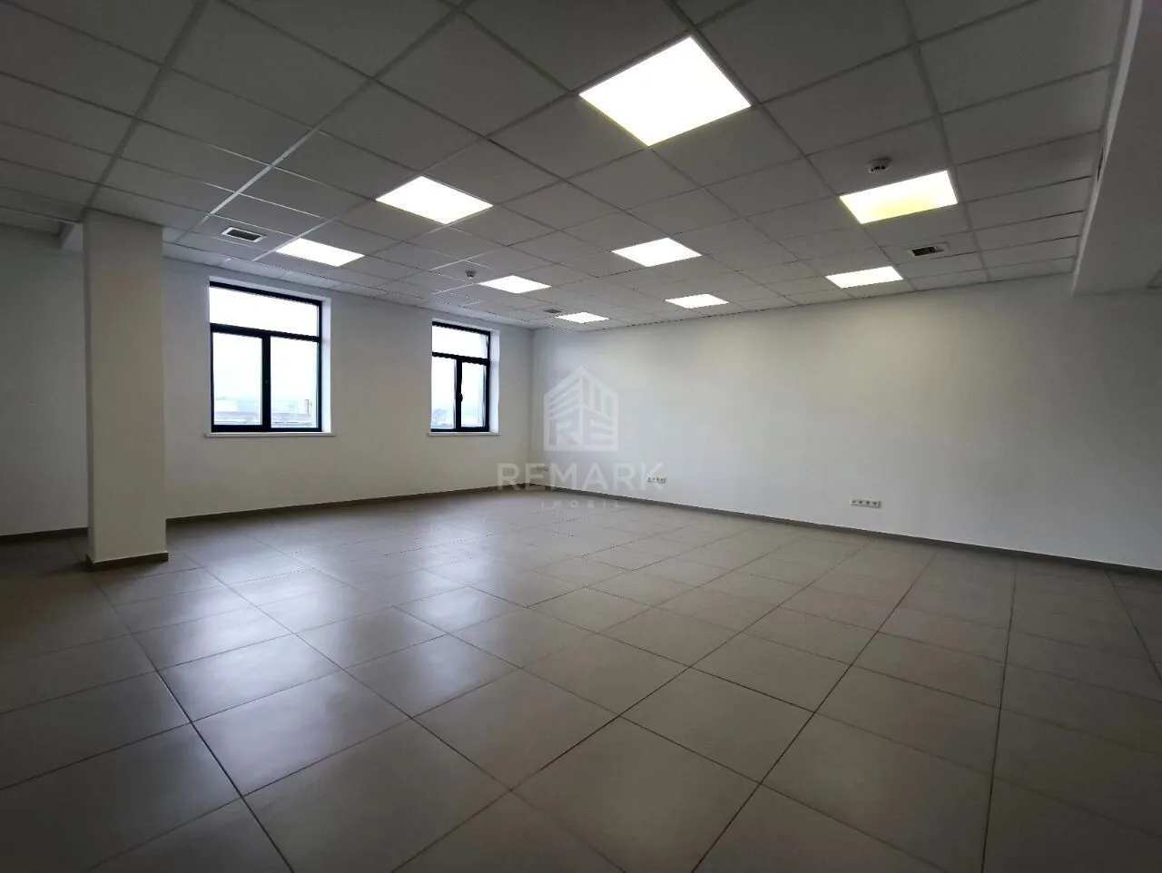 1-camere birou, 67 m² — Imagine 1